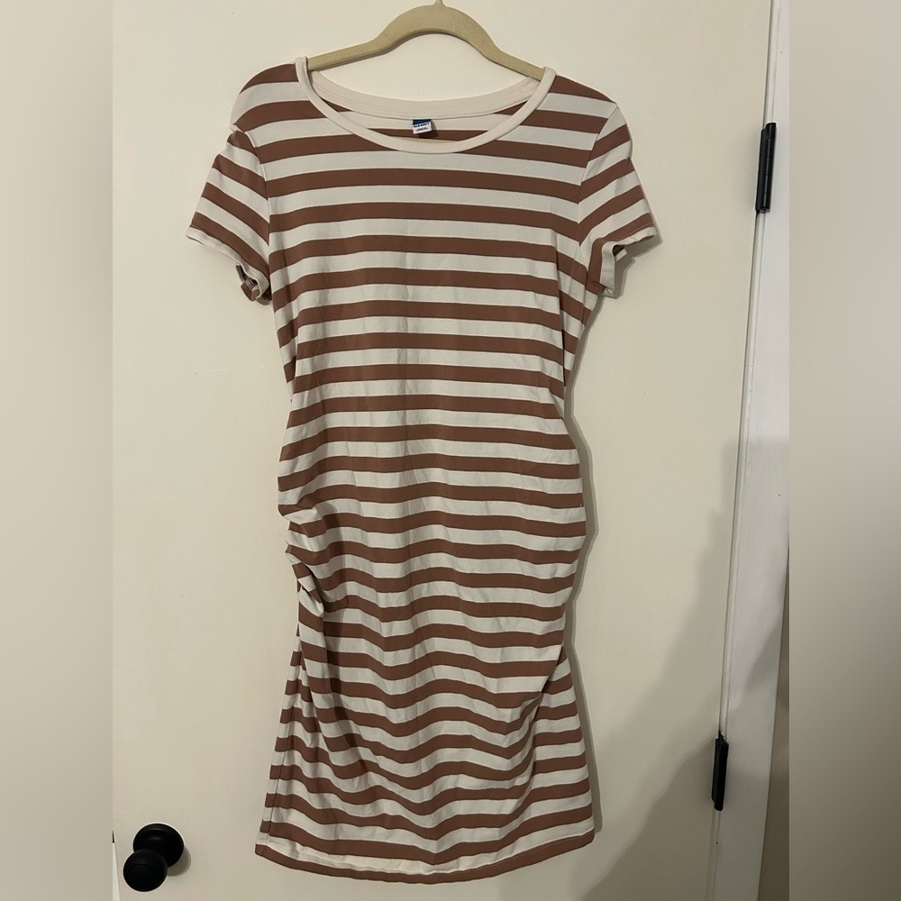 Old navy brown and white striped short sleeved maternity dress. Size L